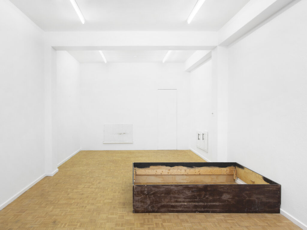 Sentiment-EmilyBarker-JulienGremaud-001-web